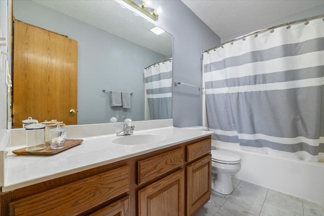 2206 NE Bel Aire Drive, Ankeny, IA 50021