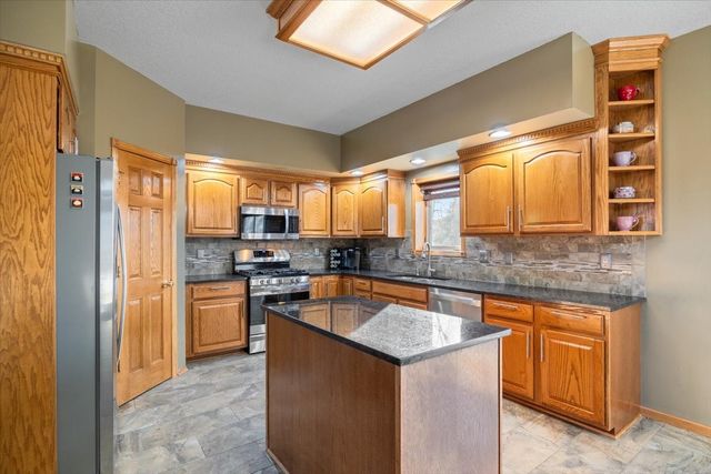 2206 NE Bel Aire Drive, Ankeny, IA 50021