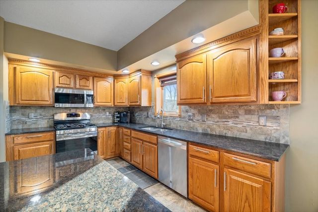 2206 NE Bel Aire Drive, Ankeny, IA 50021