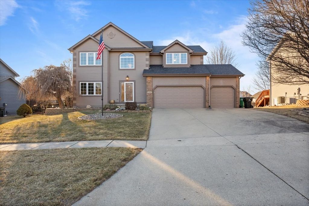 2206 NE Bel Aire Drive, Ankeny, IA 50021