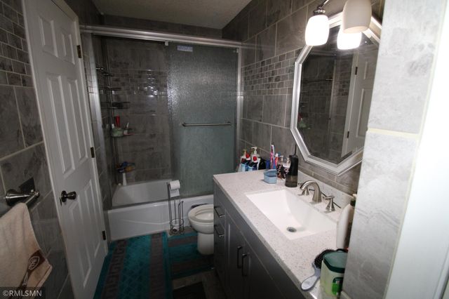 8024 James Avenue N, Brooklyn Park, MN 55444