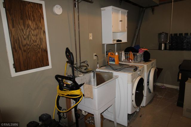 8024 James Avenue N, Brooklyn Park, MN 55444