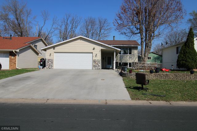 8024 James Avenue N, Brooklyn Park, MN 55444