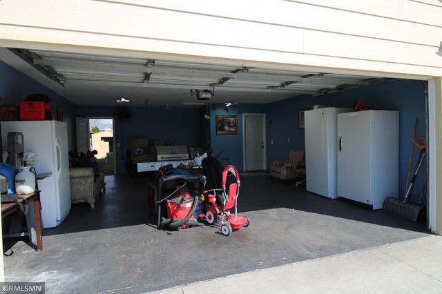 8024 James Avenue N, Brooklyn Park, MN 55444