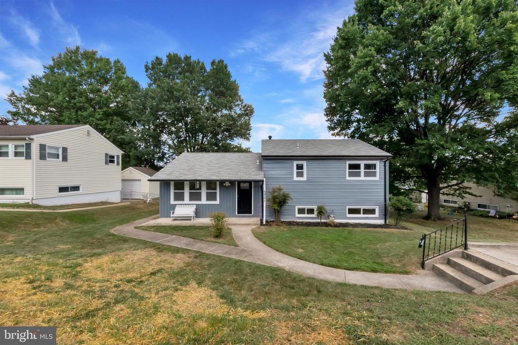 5821 HERON DR, Baltimore, MD 21227