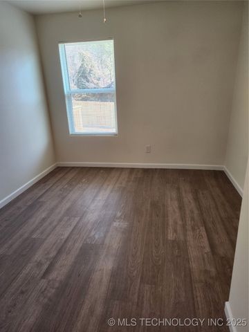 512 S 38th West Avenue, Tulsa, OK 74127