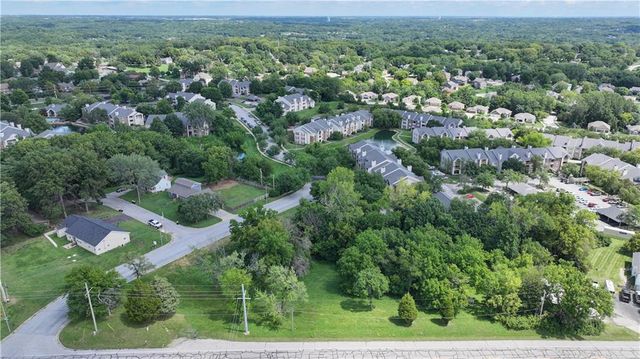 6217 NW Roanridge Road, Kansas City, MO 64151