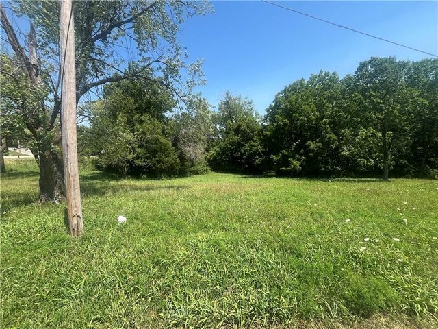 6217 NW Roanridge Road, Kansas City, MO 64151