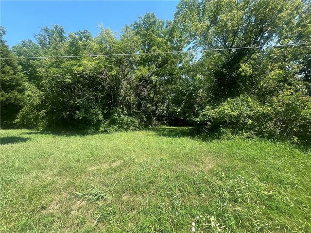 6217 NW Roanridge Road, Kansas City, MO 64151