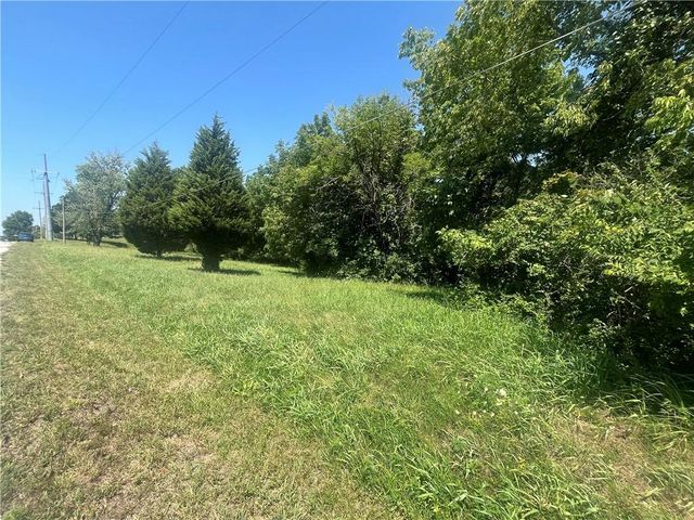 6217 NW Roanridge Road, Kansas City, MO 64151