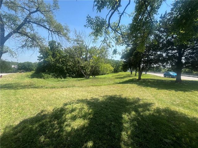 6217 NW Roanridge Road, Kansas City, MO 64151