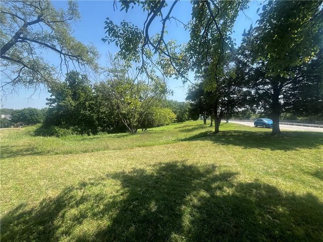 6217 NW Roanridge Road, Kansas City, MO 64151