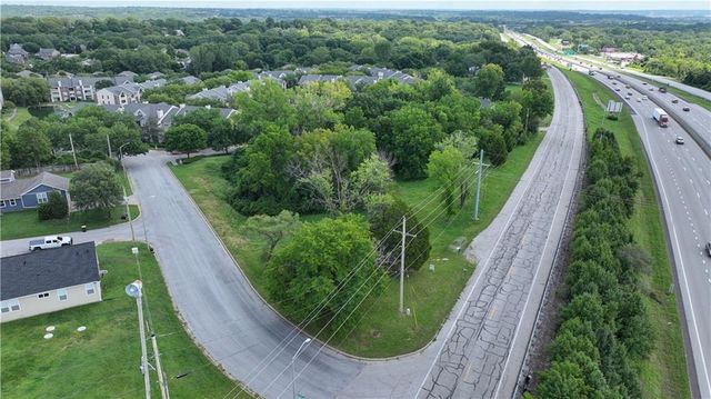 6217 NW Roanridge Road, Kansas City, MO 64151