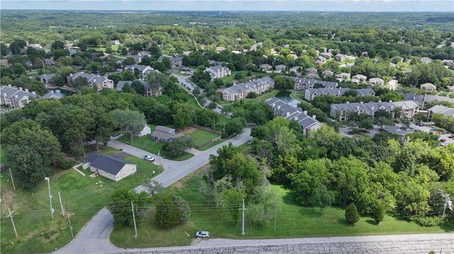 6217 NW Roanridge Road, Kansas City, MO 64151