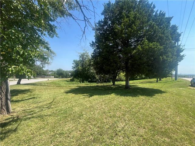 6217 NW Roanridge Road, Kansas City, MO 64151