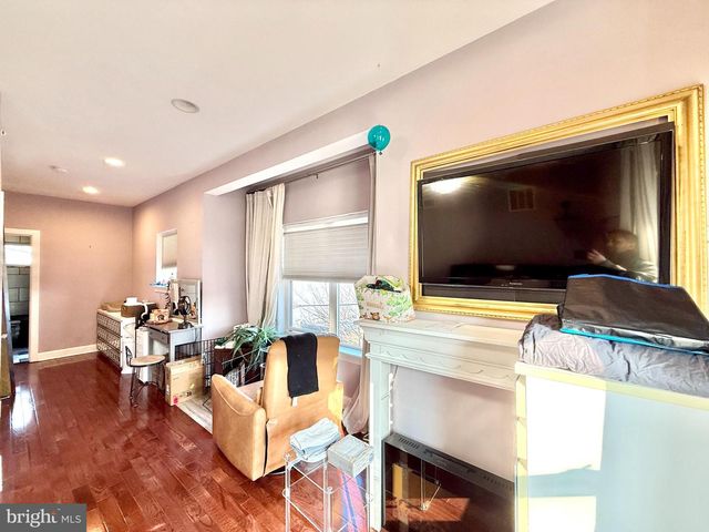 165 W THOMPSON ST, Philadelphia, PA 19122