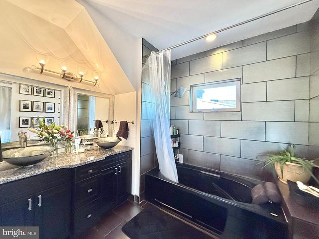 165 W THOMPSON ST, Philadelphia, PA 19122