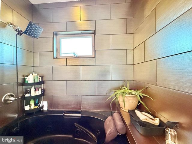 165 W THOMPSON ST, Philadelphia, PA 19122