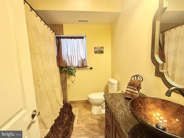 165 W THOMPSON ST, Philadelphia, PA 19122