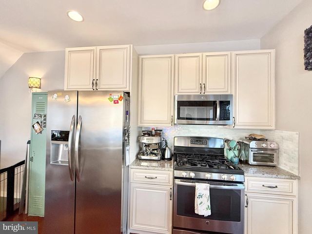 165 W THOMPSON ST, Philadelphia, PA 19122