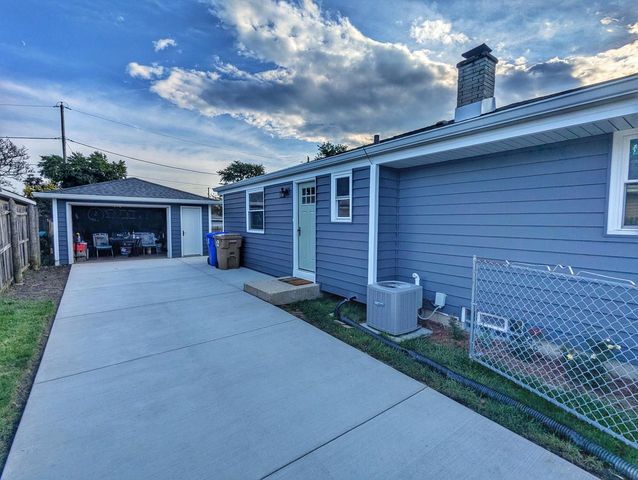 5703 51st AVENUE, Kenosha, WI 53144