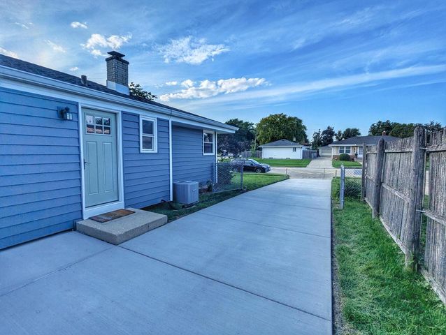 5703 51st AVENUE, Kenosha, WI 53144