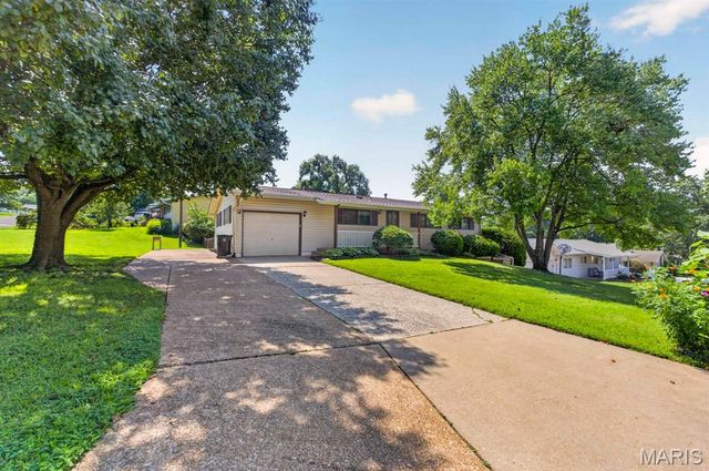 4146 Garvey Drive, Mehlville, MO 63129