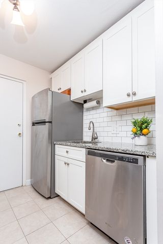 238 Rock St C10, Norwood, MA 02062