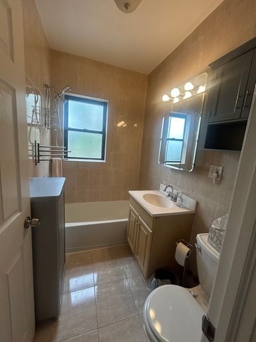 4434 W GUNNISON Avenue 3, Chicago, IL 60630