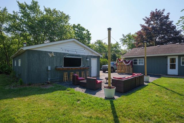 21200 82nd STREET, Bristol, WI 53104