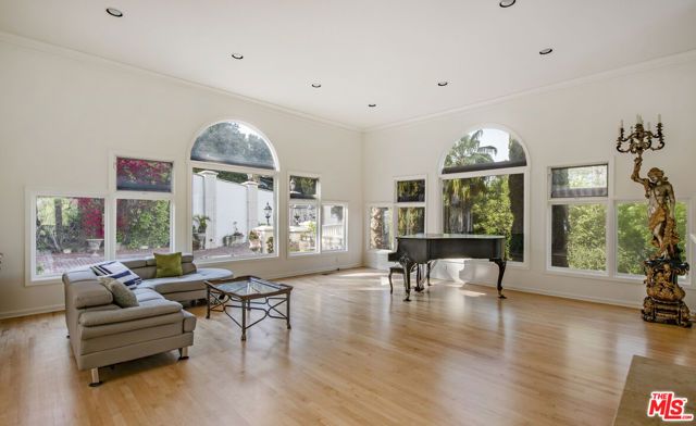 3780 Multiview Drive, Los Angeles, CA 90068