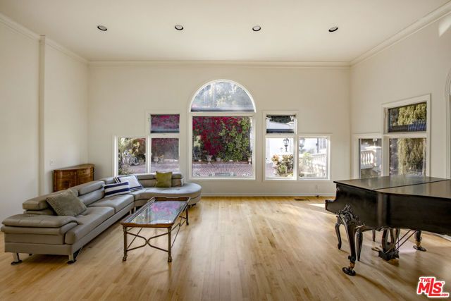 3780 Multiview Drive, Los Angeles, CA 90068