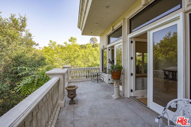 3780 Multiview Drive, Los Angeles, CA 90068