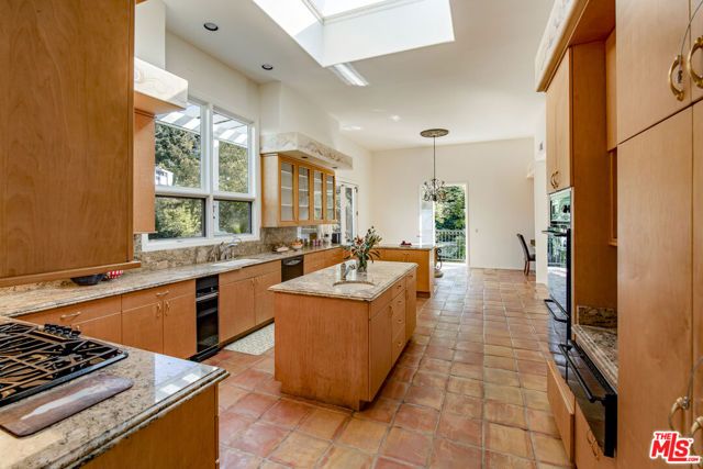 3780 Multiview Drive, Los Angeles, CA 90068