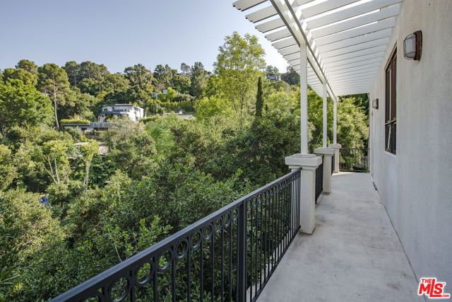 3780 Multiview Drive, Los Angeles, CA 90068