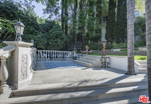 3780 Multiview Drive, Los Angeles, CA 90068