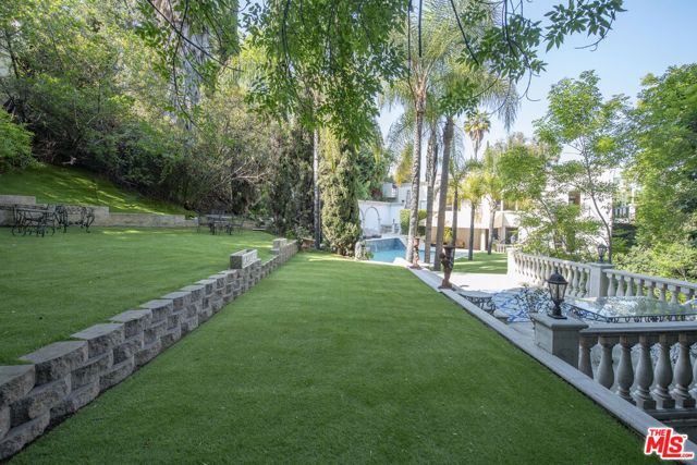 3780 Multiview Drive, Los Angeles, CA 90068