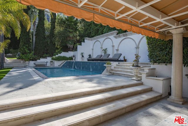 3780 Multiview Drive, Los Angeles, CA 90068