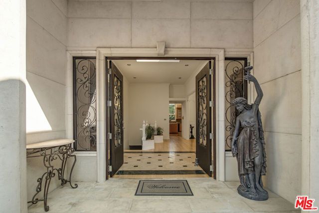 3780 Multiview Drive, Los Angeles, CA 90068