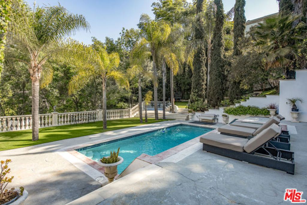 3780 Multiview Drive, Los Angeles, CA 90068