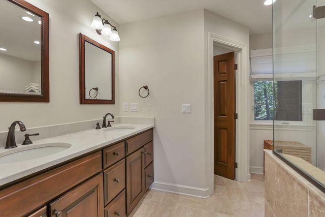 5992 Weathered Oak Court, Westerville, OH 43082