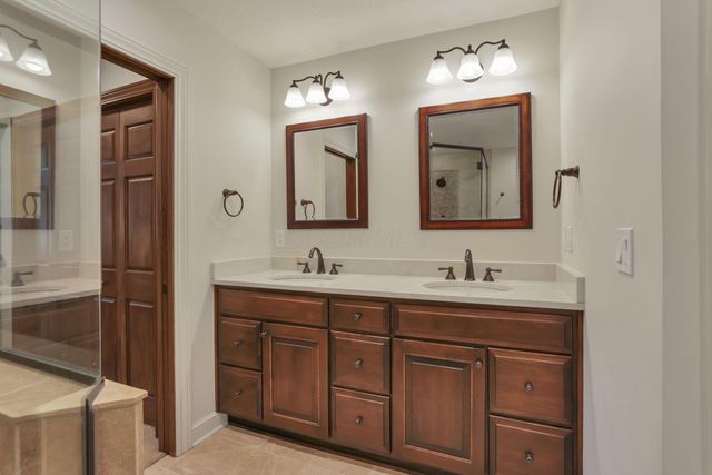 5992 Weathered Oak Court, Westerville, OH 43082