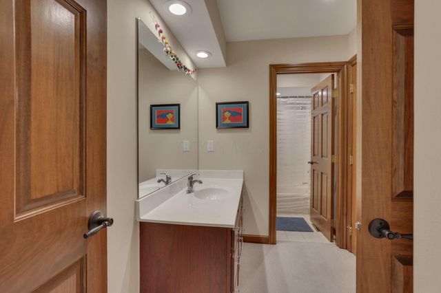 5992 Weathered Oak Court, Westerville, OH 43082