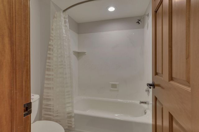 5992 Weathered Oak Court, Westerville, OH 43082