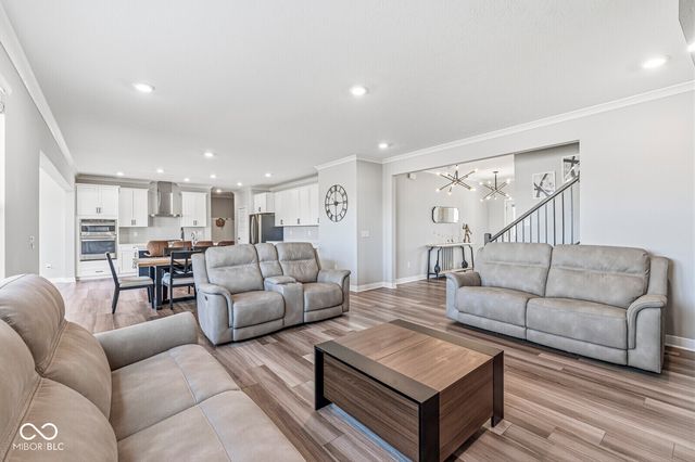 8054 Hayle Street, Zionsville, IN 46077