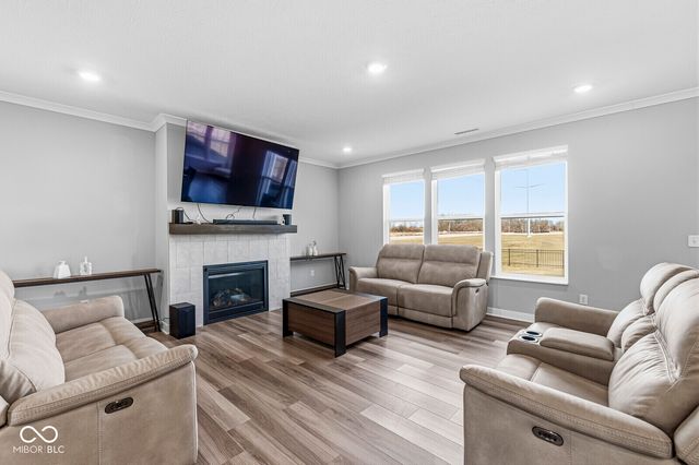 8054 Hayle Street, Zionsville, IN 46077