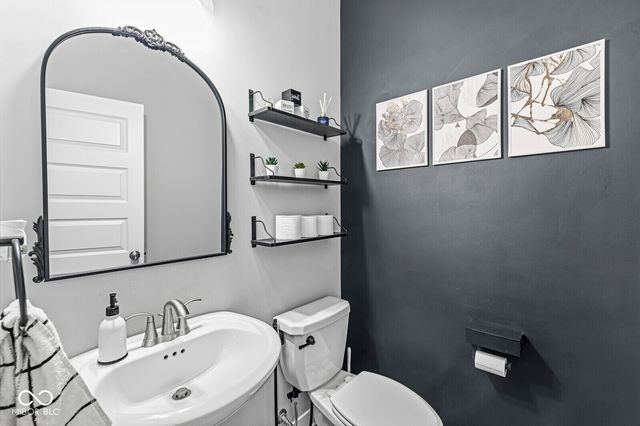 8054 Hayle Street, Zionsville, IN 46077