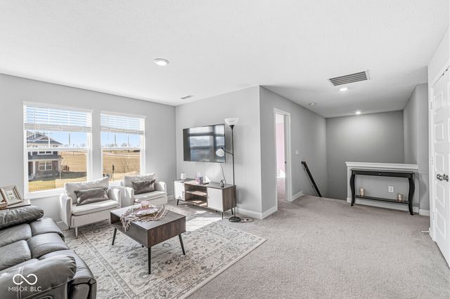 8054 Hayle Street, Zionsville, IN 46077