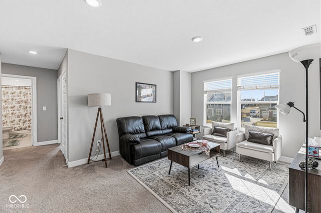 8054 Hayle Street, Zionsville, IN 46077