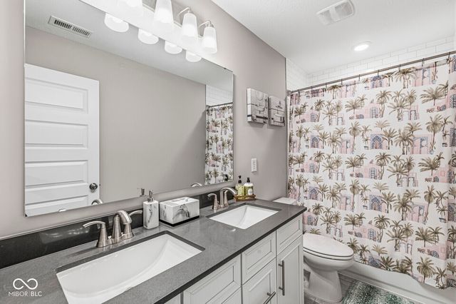 8054 Hayle Street, Zionsville, IN 46077